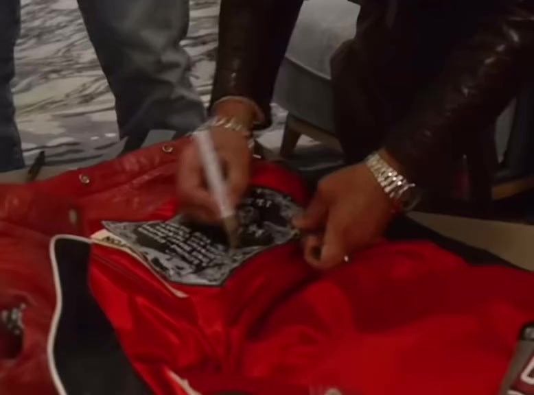 sofascore app-时装设计师Jeff Hamilton送杨瀚森专属夹克 库里和利拉德也收到过