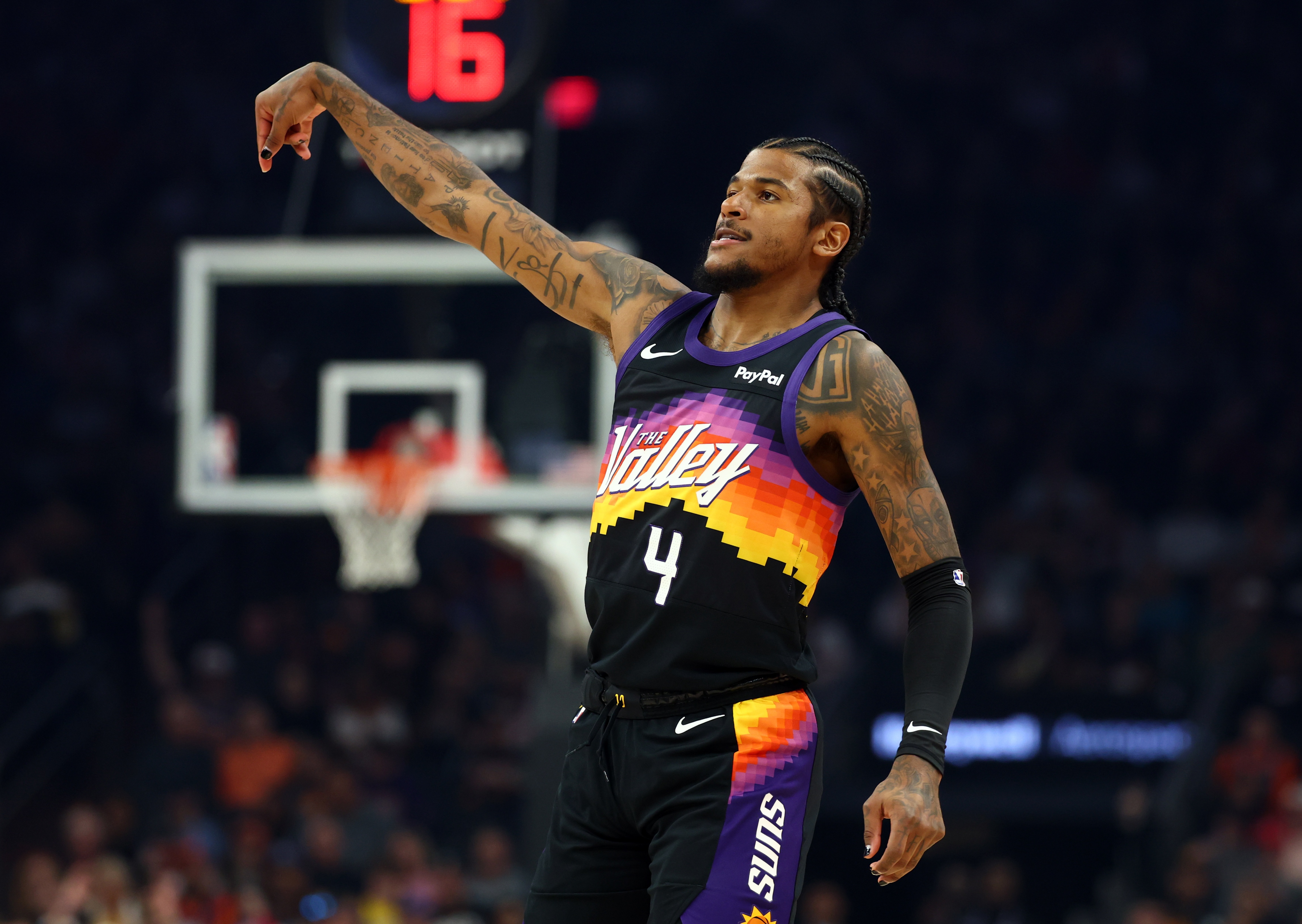 APP下载-杀疯了！杰伦·格林高难度中投打进后三分还有 8记三分平生涯最高